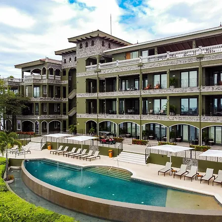 360 Splendor 407 -Ocean View -Breakfast Included! Apartment